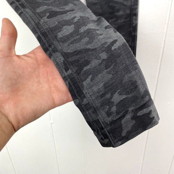 Spanx High Rise Camo Seamless Cropped Leggings Women's Size Small Black Gray - Picture 4 of 9